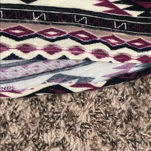 🌼Patterned Crop Top🌼 - Picture 6 of 7